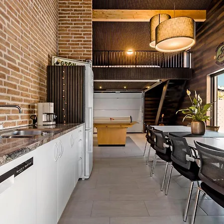 Beautiful In With Kitchen *